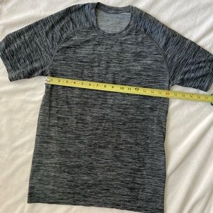 Lululemon Metal Vent Tech Sz S